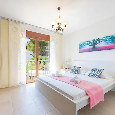 Lia - Plusholidays Calpe