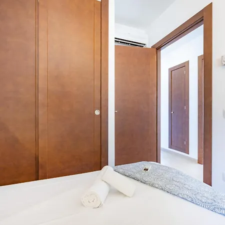 Lia - Plusholidays *