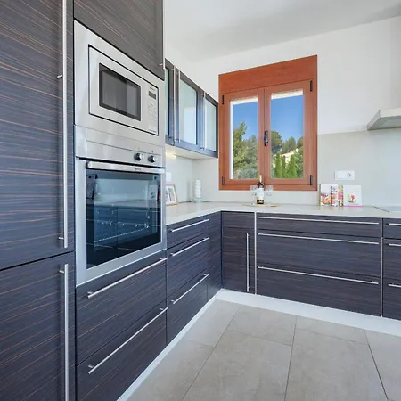 Lia - Plusholidays Calpe