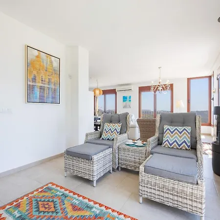 Lia - Plusholidays * Calpe