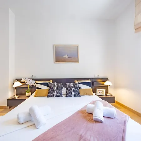 Lia - Plusholidays Calpe